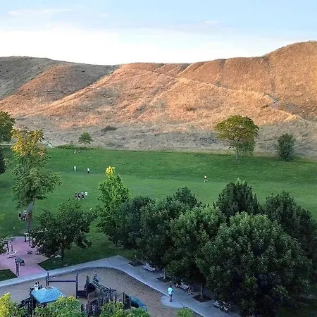 Villa Hyde Park Family Retreat ~ Dog/Kid Friendly!
